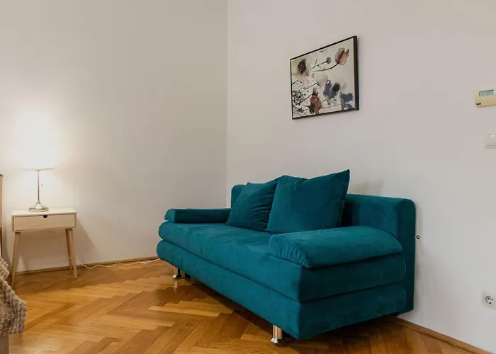 Comfortable 2br Near Wiener Stadthalle Apartamento