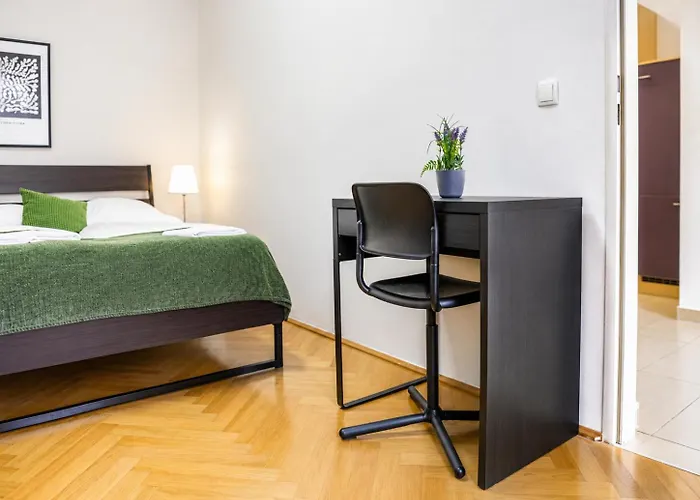Comfortable 2br Near Wiener Stadthalle Apartamento