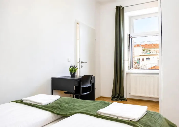 Comfortable 2br Near Wiener Stadthalle Apartamento
